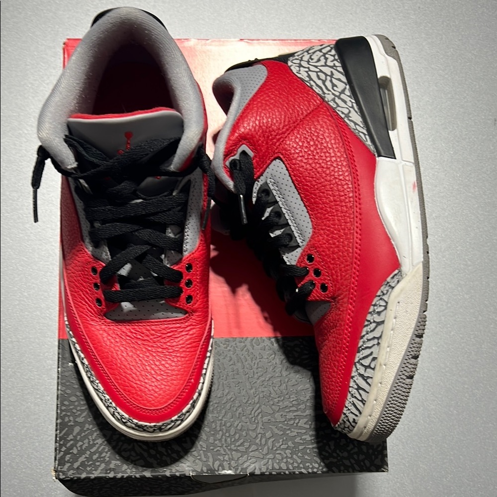 Jordan Air 3 Retro SE in Fire Red and Cement Gray